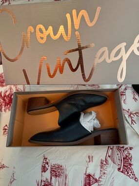 Crown Vintage Black Leather Slip-On Mules, 10